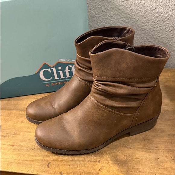 Cliffs by WHITE MOUNTAIN Shoes - Cliffs by White Mountain Tan Ankle Booties size 10